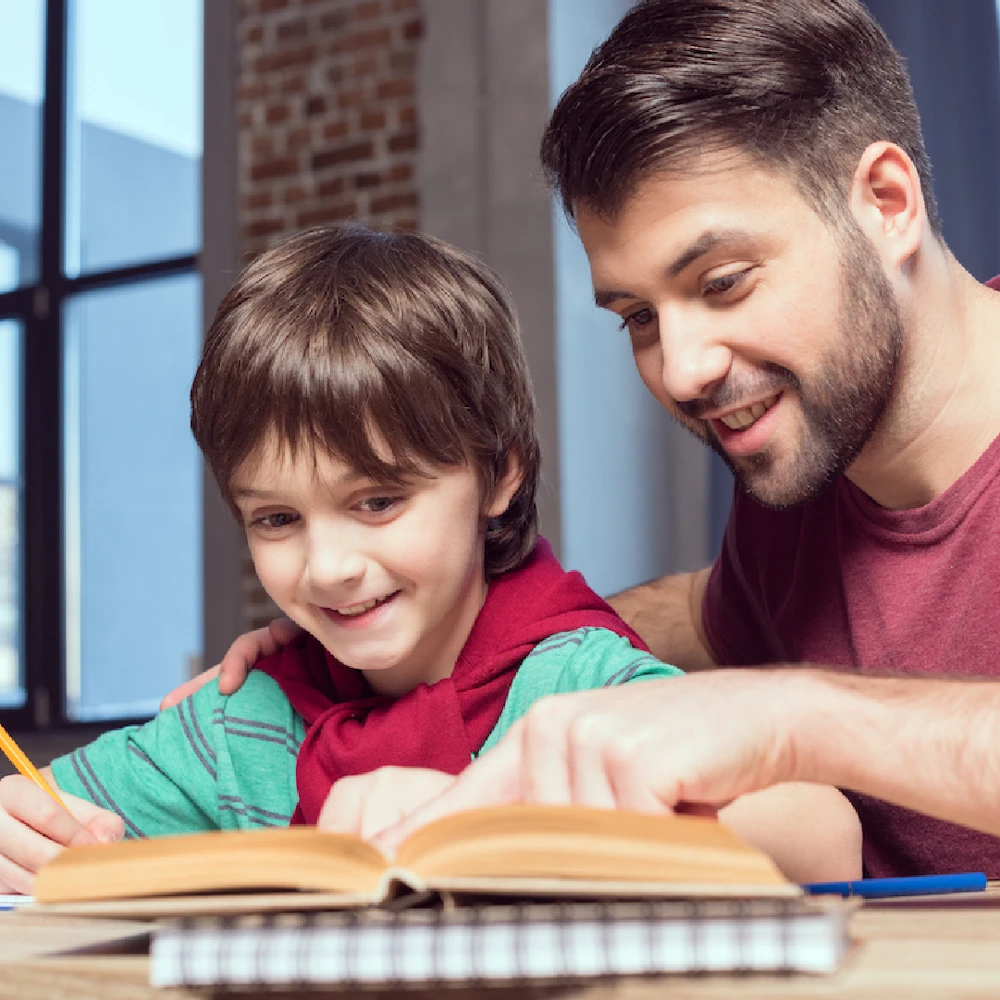Cómo ayudar tus hijos con las tareas escolares
