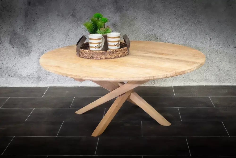 Mesa de café moderna hecha con madera reciclada